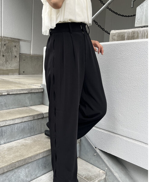 CAPRICIEUX LE'MAGE(カプリシューレマージュ)の「サイドホールラインパンツ(その他パンツ・レディース・ブラック/ホワイト系その他・38/36)」の16枚目の写真