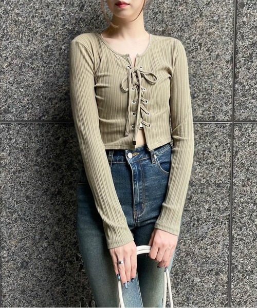 clear（クリア）の「フロントスピンドルワイドリブ長袖カットソートップス [肌見せコーデ 韓国コーデ]≪2024AW新作≫（Tシャツ/カットソー・レディース・チャコールグレー/ブラック/オフホワイト/カーキ/ブルーグレー・F）」の5枚目の写真