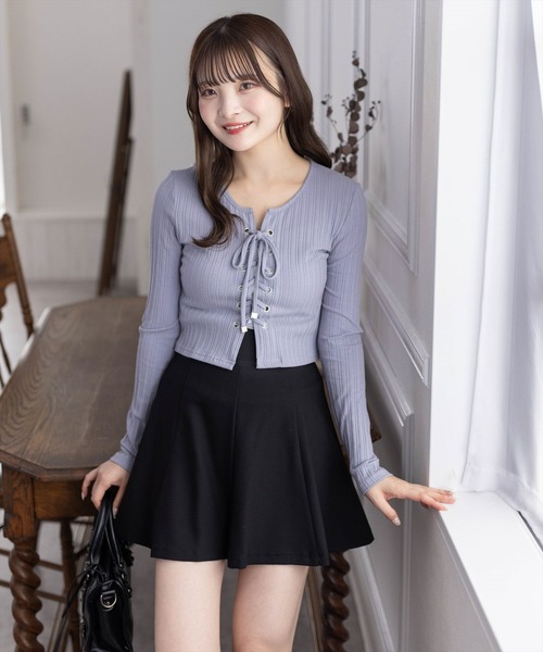 clear（クリア）の「フロントスピンドルワイドリブ長袖カットソートップス [肌見せコーデ 韓国コーデ]≪2024AW新作≫（Tシャツ/カットソー・レディース・チャコールグレー/ブラック/オフホワイト/カーキ/ブルーグレー・F）」の18枚目の写真