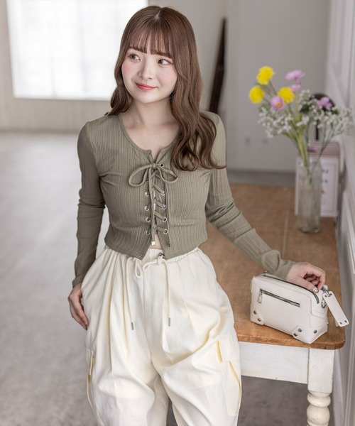 clear（クリア）の「フロントスピンドルワイドリブ長袖カットソートップス [肌見せコーデ 韓国コーデ]≪2024AW新作≫（Tシャツ/カットソー・レディース・チャコールグレー/ブラック/オフホワイト/カーキ/ブルーグレー・F）」の21枚目の写真