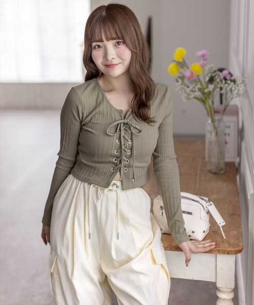 clear（クリア）の「フロントスピンドルワイドリブ長袖カットソートップス [肌見せコーデ 韓国コーデ]≪2024AW新作≫（Tシャツ/カットソー・レディース・チャコールグレー/ブラック/オフホワイト/カーキ/ブルーグレー・F）」の22枚目の写真