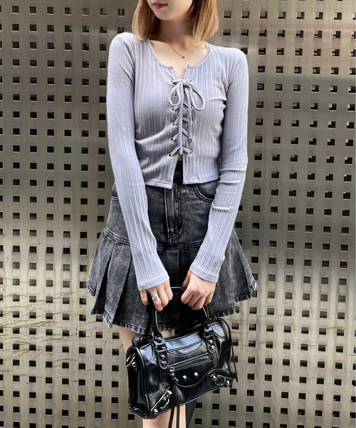 clear（クリア）の「フロントスピンドルワイドリブ長袖カットソートップス [肌見せコーデ 韓国コーデ]≪2024AW新作≫（Tシャツ/カットソー・レディース・チャコールグレー/ブラック/オフホワイト/カーキ/ブルーグレー・F）」の10枚目の写真