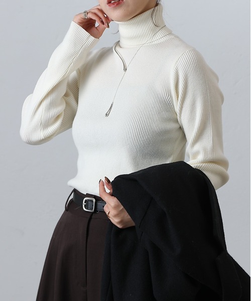 COLONY 2139（コロニートゥーワンスリーナイン）の「抗ピルPBTリブタートルニット（ニット/セーター・レディース・オフホワイト/グレー/ブラック/ホワイト/レッド・FREE）」の2枚目の写真