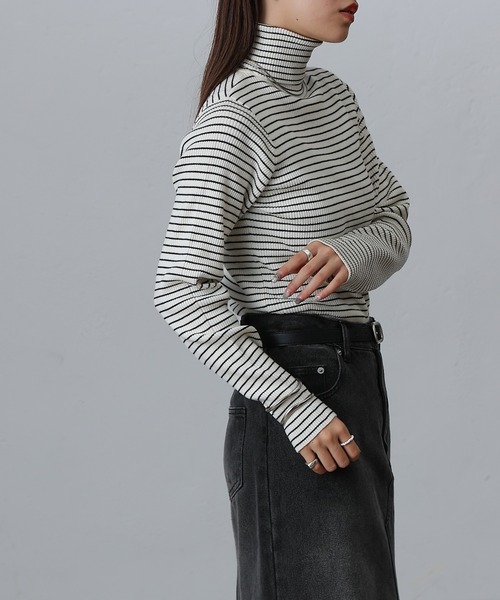 COLONY 2139（コロニートゥーワンスリーナイン）の「抗ピルPBTリブタートルニット（ニット/セーター・レディース・オフホワイト/グレー/ブラック/ホワイト/レッド・FREE）」の7枚目の写真