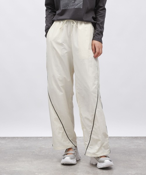 LAKOLE(ラコレ)の「コードライントラックパンツ/143838(その他パンツ・レディース・グレー/ブラック/アイボリー・FREE)」の3枚目の写真