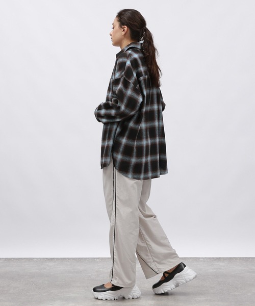 LAKOLE(ラコレ)の「コードライントラックパンツ/143838(その他パンツ・レディース・グレー/ブラック/アイボリー・FREE)」の22枚目の写真