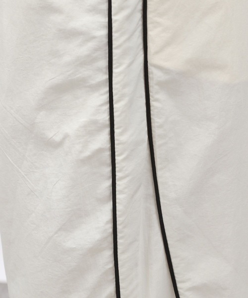 LAKOLE(ラコレ)の「コードライントラックパンツ/143838(その他パンツ・レディース・グレー/ブラック/アイボリー・FREE)」の4枚目の写真
