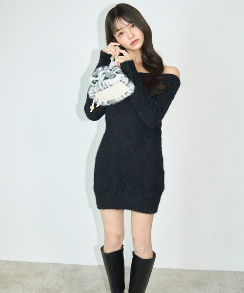 TITTY&CO.（ティティーアンドコー）の「シャギーオフショルミニワンピース（ワンピース・レディース・モカ/レッド/グレー/ブラック・FREE）」の2枚目の写真