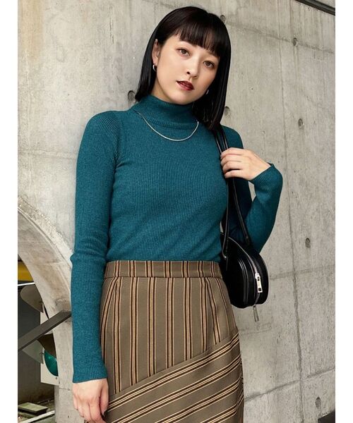 MURUA(ムルーア)の「ルーズネックミニマルタートル(ニット/セーター・レディース・ブラック/アイボリー/ブラウン/ブルー・FREE)」の15枚目の写真