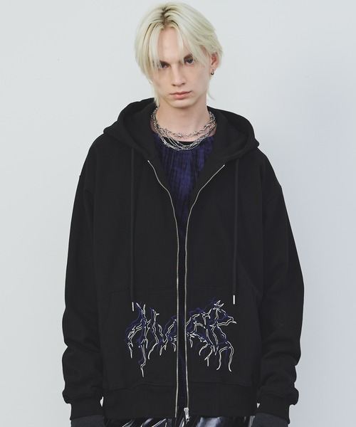 AIVER(アイバー)の「AIVER 棘刺繍フルジップパーカー(パーカー・メンズ・ブラック/チャコールグレー・SMALL/MEDIUM/LARGE)」の16枚目の写真