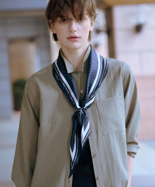 J.PRESS（ジェイプレス）の「スクエアドット 剣先 スカーフ（バンダナ/スカーフ・レディース・サックスブルー系5/ネイビー系5・F）」の2枚目の写真