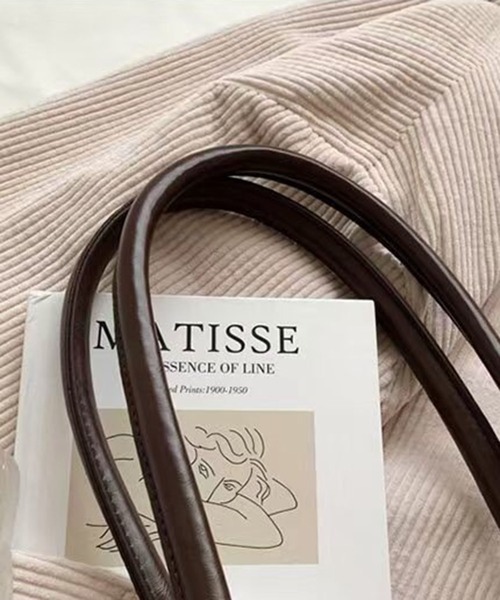 folka（フォルカ）の「3-11E106 横長　レトロ　長め　ショルダーバッグ ブラック　キャメル（ショルダーバッグ・レディース・キャメル/ブラック・ONESIZE）」の11枚目の写真