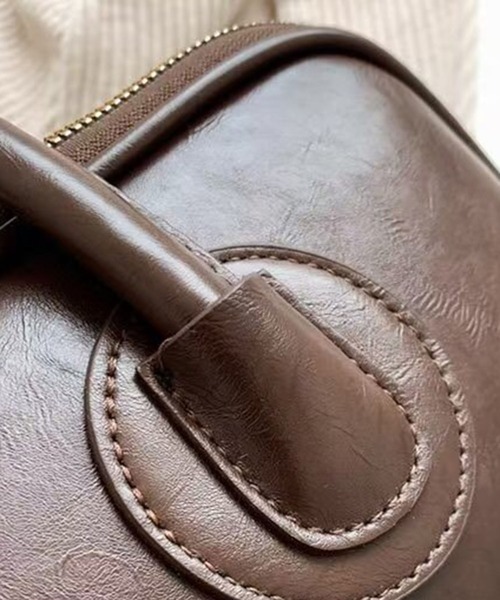 folka（フォルカ）の「3-11E106 横長　レトロ　長め　ショルダーバッグ ブラック　キャメル（ショルダーバッグ・レディース・キャメル/ブラック・ONESIZE）」の14枚目の写真