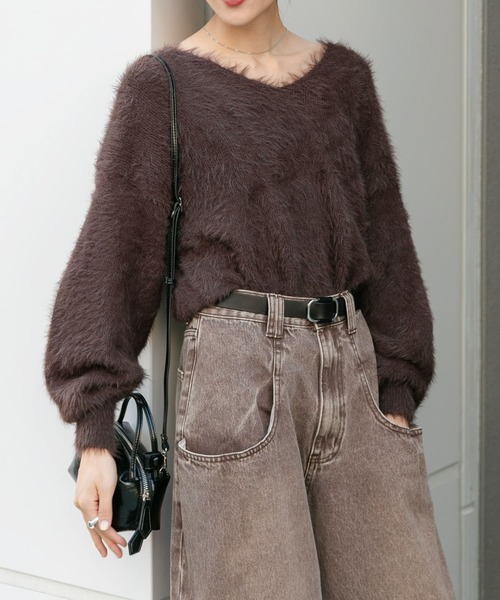 KBF（ケイビーエフ）の「シャギーVネックニット（ニット/セーター・レディース・アイボリー/ピンク/ダークブラウン・ONE）」の3枚目の写真