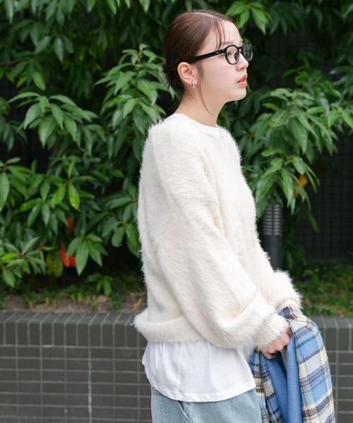 KBF（ケイビーエフ）の「シャギーVネックニット（ニット/セーター・レディース・アイボリー/ピンク/ダークブラウン・ONE）」の4枚目の写真