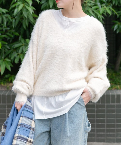 KBF（ケイビーエフ）の「シャギーVネックニット（ニット/セーター・レディース・アイボリー/ピンク/ダークブラウン・ONE）」の5枚目の写真