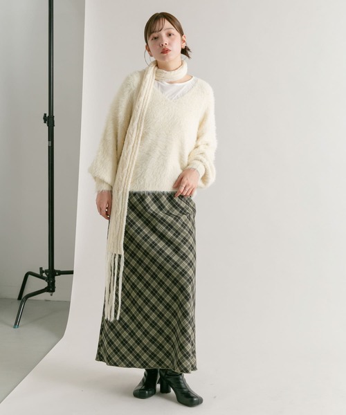 KBF（ケイビーエフ）の「シャギーVネックニット（ニット/セーター・レディース・アイボリー/ピンク/ダークブラウン・ONE）」の11枚目の写真