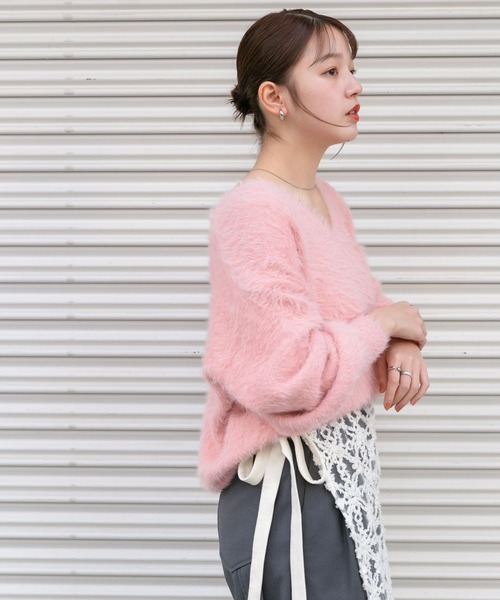 KBF（ケイビーエフ）の「シャギーVネックニット（ニット/セーター・レディース・アイボリー/ピンク/ダークブラウン・ONE）」の12枚目の写真