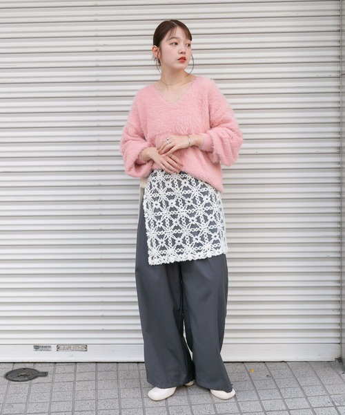 KBF（ケイビーエフ）の「シャギーVネックニット（ニット/セーター・レディース・アイボリー/ピンク/ダークブラウン・ONE）」の14枚目の写真