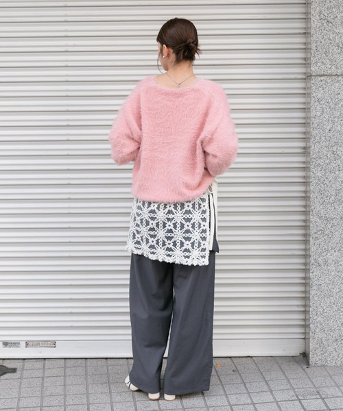 KBF（ケイビーエフ）の「シャギーVネックニット（ニット/セーター・レディース・アイボリー/ピンク/ダークブラウン・ONE）」の16枚目の写真