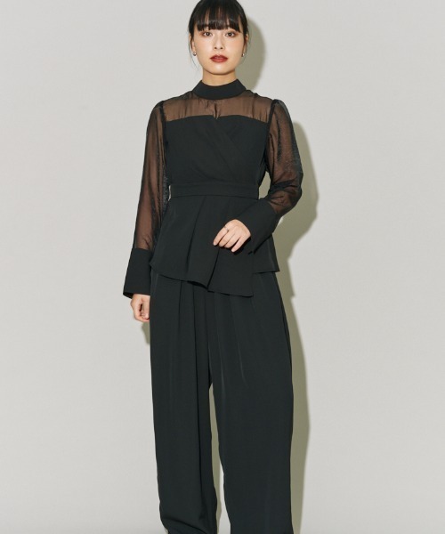 terrace（テラス）の「【セットアップ】オーガンジードッキングカシュクールBL＋タックカーブパンツ（パンツドレス・レディース・ブラック×ブラック/グレイッシュベージュ/ブラック×ホワイト/チャコール・MEDIUM）」の3枚目の写真