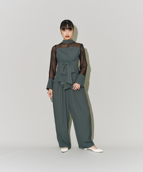 terrace（テラス）の「【セットアップ】オーガンジードッキングカシュクールBL＋タックカーブパンツ（パンツドレス・レディース・ブラック×ブラック/グレイッシュベージュ/ブラック×ホワイト/チャコール・MEDIUM）」の10枚目の写真