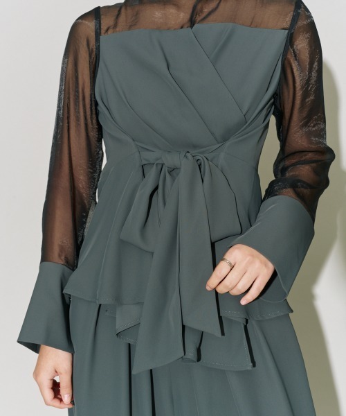 terrace（テラス）の「【セットアップ】オーガンジードッキングカシュクールBL＋タックカーブパンツ（パンツドレス・レディース・ブラック×ブラック/グレイッシュベージュ/ブラック×ホワイト/チャコール・MEDIUM）」の13枚目の写真