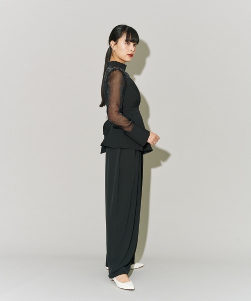 terrace（テラス）の「【セットアップ】オーガンジードッキングカシュクールBL＋タックカーブパンツ（パンツドレス・レディース・ブラック×ブラック/グレイッシュベージュ/ブラック×ホワイト/チャコール・MEDIUM）」の17枚目の写真