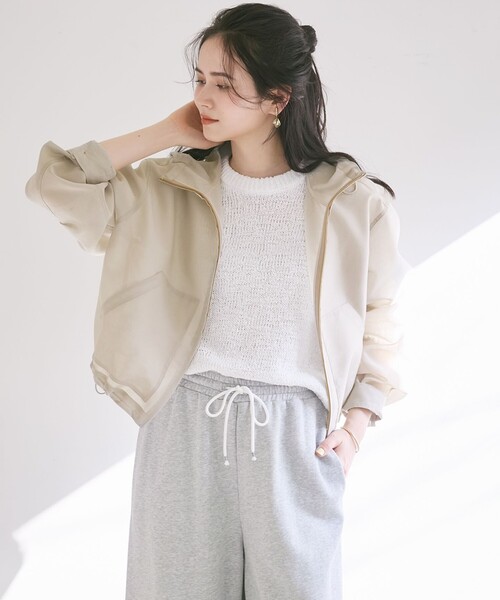 23区(ニジュウサンク)の「【SLOW/一部店舗限定】シアーフォルム ブルゾン(その他アウター・レディース・グレー系/スモーキーグリーン系/ベージュ系・38)」の2枚目の写真