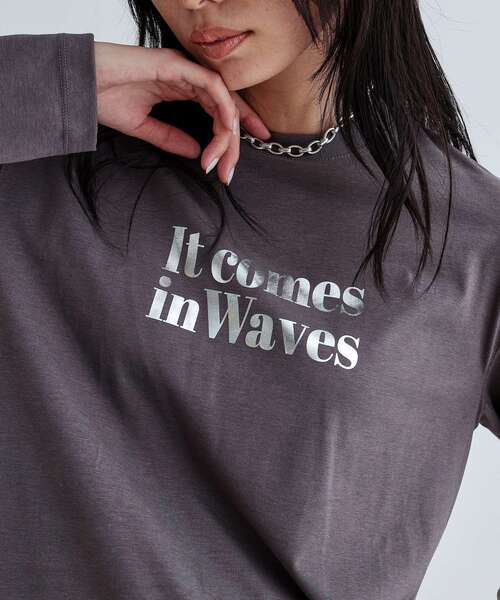 GALLEST（ギャレスト）の「メタリックロゴロングスリーブTシャツ（Tシャツ/カットソー・レディース・ホワイト/ライトグリーン/ブラウン系その他・38）」の2枚目の写真