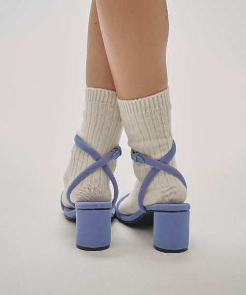 TODAYFUL（トゥデイフル）の「Belt Velour Sandals（サンダル・レディース・ダークブラウン/ブルー系その他・36inch/37inch/38inch）」の5枚目の写真