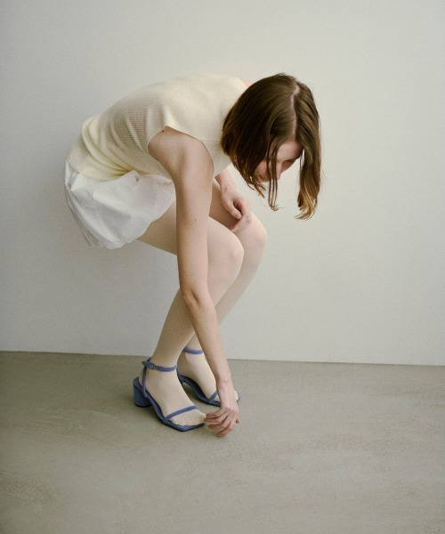 TODAYFUL（トゥデイフル）の「Belt Velour Sandals（サンダル・レディース・ダークブラウン/ブルー系その他・36inch/37inch/38inch）」の3枚目の写真