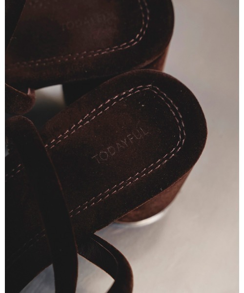 TODAYFUL（トゥデイフル）の「Belt Velour Sandals（サンダル・レディース・ダークブラウン/ブルー系その他・36inch/37inch/38inch）」の14枚目の写真