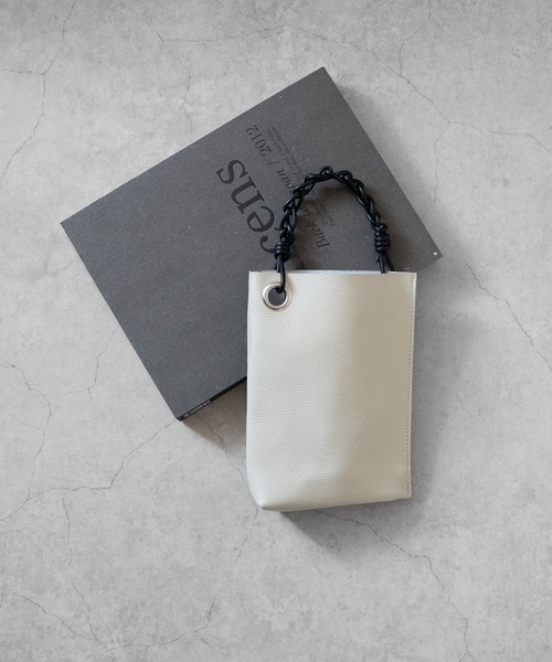WALK IN CLOSET(ウォークインクローゼット)の「【 SENTI 】SHRINK LEATHER CHAIN HANDLE MINI BAG シュリンクレザー チェーンハンドルミニバッグ(ショルダーバッグ・メンズ・ブラック系その他/ブラック/アイボリー・FREE)」の2枚目の写真