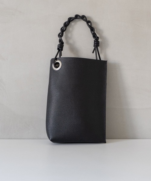 WALK IN CLOSET(ウォークインクローゼット)の「【 SENTI 】SHRINK LEATHER CHAIN HANDLE MINI BAG シュリンクレザー チェーンハンドルミニバッグ(ショルダーバッグ・メンズ・ブラック系その他/ブラック/アイボリー・FREE)」の1枚目の写真