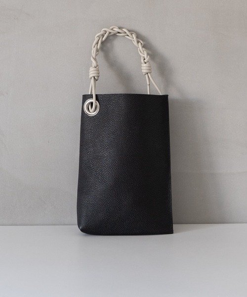 WALK IN CLOSET(ウォークインクローゼット)の「【 SENTI 】SHRINK LEATHER CHAIN HANDLE MINI BAG シュリンクレザー チェーンハンドルミニバッグ(ショルダーバッグ・メンズ・ブラック系その他/ブラック/アイボリー・FREE)」の10枚目の写真