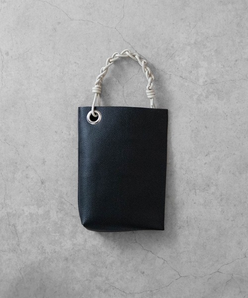 WALK IN CLOSET(ウォークインクローゼット)の「【 SENTI 】SHRINK LEATHER CHAIN HANDLE MINI BAG シュリンクレザー チェーンハンドルミニバッグ(ショルダーバッグ・メンズ・ブラック系その他/ブラック/アイボリー・FREE)」の13枚目の写真