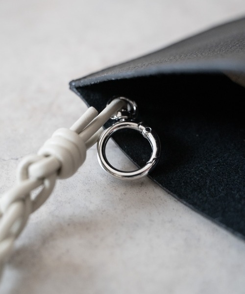 WALK IN CLOSET(ウォークインクローゼット)の「【 SENTI 】SHRINK LEATHER CHAIN HANDLE MINI BAG シュリンクレザー チェーンハンドルミニバッグ(ショルダーバッグ・メンズ・ブラック系その他/ブラック/アイボリー・FREE)」の14枚目の写真