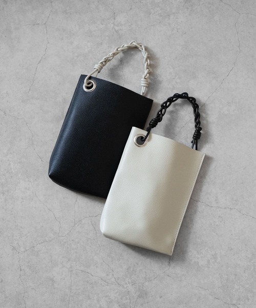 WALK IN CLOSET(ウォークインクローゼット)の「【 SENTI 】SHRINK LEATHER CHAIN HANDLE MINI BAG シュリンクレザー チェーンハンドルミニバッグ(ショルダーバッグ・メンズ・ブラック系その他/ブラック/アイボリー・FREE)」の20枚目の写真
