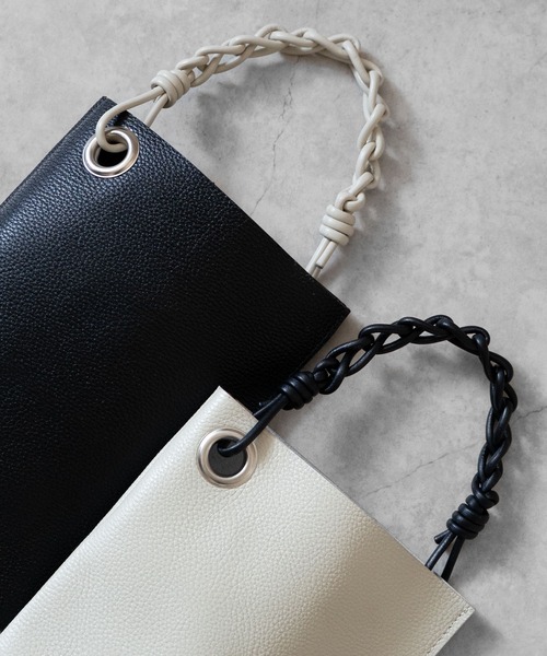 WALK IN CLOSET(ウォークインクローゼット)の「【 SENTI 】SHRINK LEATHER CHAIN HANDLE MINI BAG シュリンクレザー チェーンハンドルミニバッグ(ショルダーバッグ・メンズ・ブラック系その他/ブラック/アイボリー・FREE)」の21枚目の写真