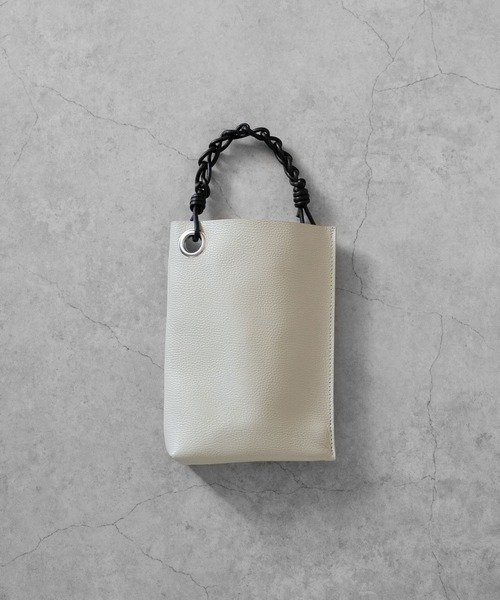 WALK IN CLOSET(ウォークインクローゼット)の「【 SENTI 】SHRINK LEATHER CHAIN HANDLE MINI BAG シュリンクレザー チェーンハンドルミニバッグ(ショルダーバッグ・メンズ・ブラック系その他/ブラック/アイボリー・FREE)」の22枚目の写真