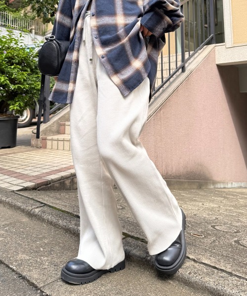 CIAOPANIC TYPY(チャオパニックティピー)の「【マイナス3キロ見え/低身長・高身長対応/サイズ展開あり】すっきりシルエットリブパンツ(その他パンツ・レディース・レッド/ブラック/グレー系その他/アイボリー/イエロー系その他/ネイビー/ブラウン/ホワイト/ブルー/グレー/カーキ・SMALL/MEDIUM/LARGE)」の5枚目の写真