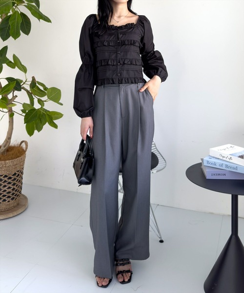 clear（クリア）の「フロントフリルスクエアネックブラウス[着回し力万能 大人綺麗目]（シャツ/ブラウス・レディース・サックスブルー/オフホワイト/ブラック・F）」の5枚目の写真