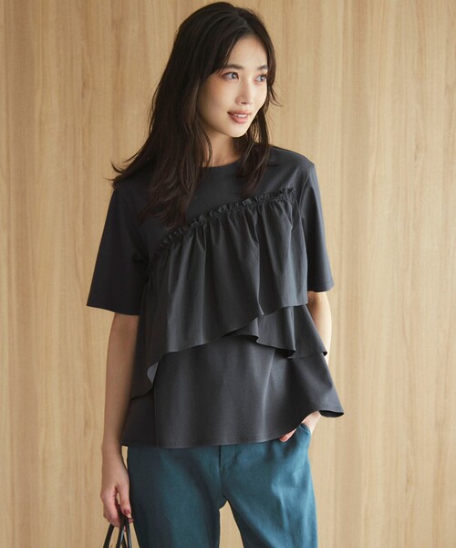 23区 S（ニジュウサンクチイサイサイズ）の「【汗じみ防止/洗える】ランダムフリルジャージー ドッキング カットソー（Tシャツ/カットソー・レディース・ホワイト系/ブラック系/ダークグリーン系/グレー系・32）」の4枚目の写真