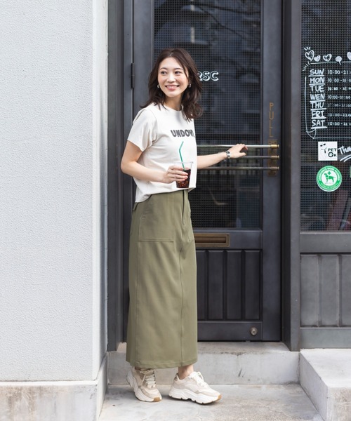 UNDOVE(アンドゥーブ)の「〈UNDOVE〉【コットン/天然素材/敏感肌/肌に優しい/ロゴ/デザインTシャツ/立体ロゴ/短め丈/サマーTシャツ/ロゴT/白T/カジュアルTシャツ】綿100%ツイードロゴショート丈Tシャツ(Tシャツ/カットソー・レディース・ホワイト系その他/チャコール・MEDIUM/X-LARGE/LARGE)」の8枚目の写真
