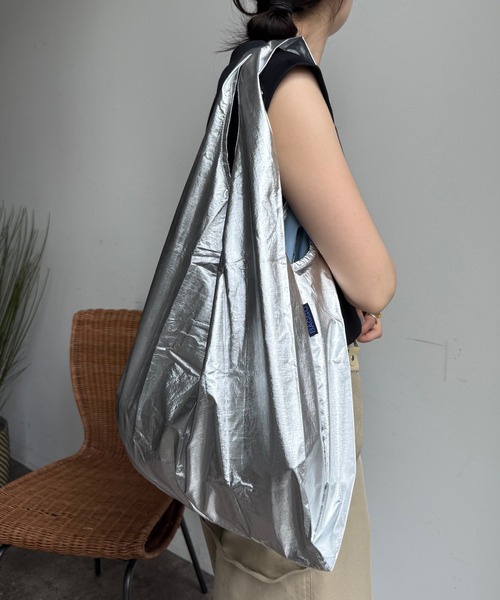 DouDou(ドゥドゥ)の「【BAGGU/バグゥ】25SS STANDARD BAGGU メタリック(エコバッグ/サブバッグ・レディース・シルバー/ゴールド・FREE)」の4枚目の写真
