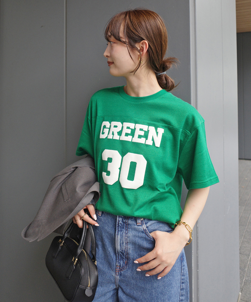 VOTE MAKE NEW CLOTHES(ボートメイクニュークローズ)の「VOTE MAKE NEW CLOTHES FOOTBALL T SHIRT 25SSVMVC-005CS(Tシャツ/カットソー・レディース・ボルドー/グリーン・FREE)」の4枚目の写真