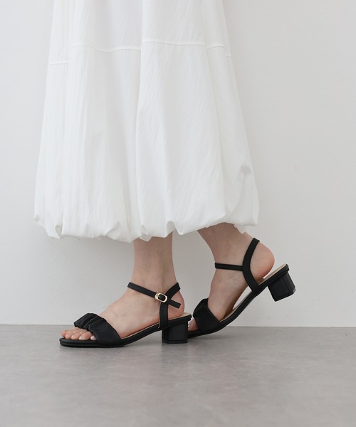BLUEEAST（ブルーイースト）の「ギャザーストラップサンダル（サンダル・レディース・ブラック/ホワイト・MEDIUM/LARGE）」の8枚目の写真