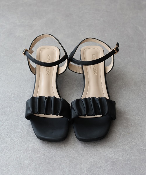 BLUEEAST（ブルーイースト）の「ギャザーストラップサンダル（サンダル・レディース・ブラック/ホワイト・MEDIUM/LARGE）」の10枚目の写真