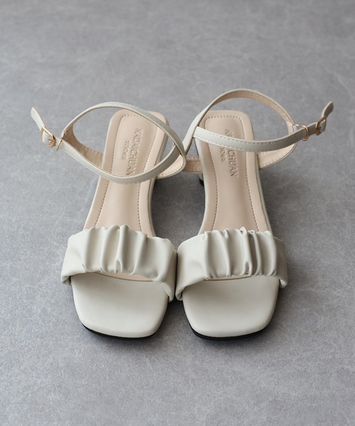 BLUEEAST（ブルーイースト）の「ギャザーストラップサンダル（サンダル・レディース・ブラック/ホワイト・MEDIUM/LARGE）」の9枚目の写真